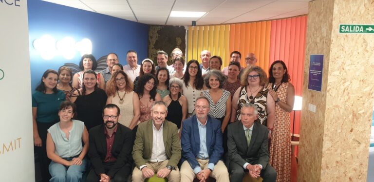 Los equipos de las Lanzaderas de Empleo de HUB de Alicante muestran su evolución en una visita institucional